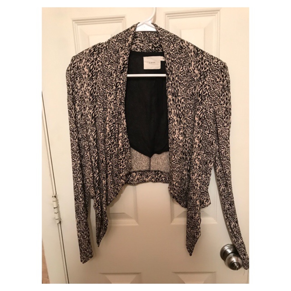 Super cute cheetah blazer!